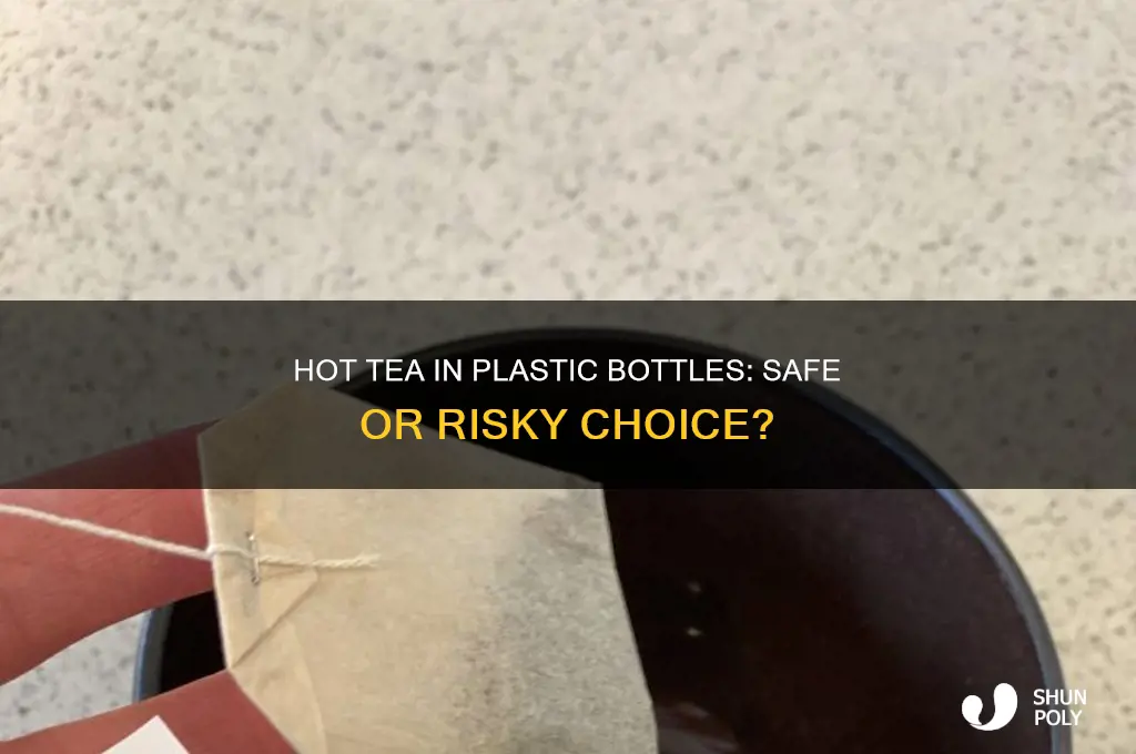 can you put hot tea in a plastic water bottle