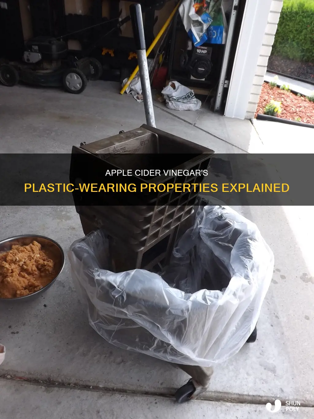 does apple cider vinegar wear away plastic