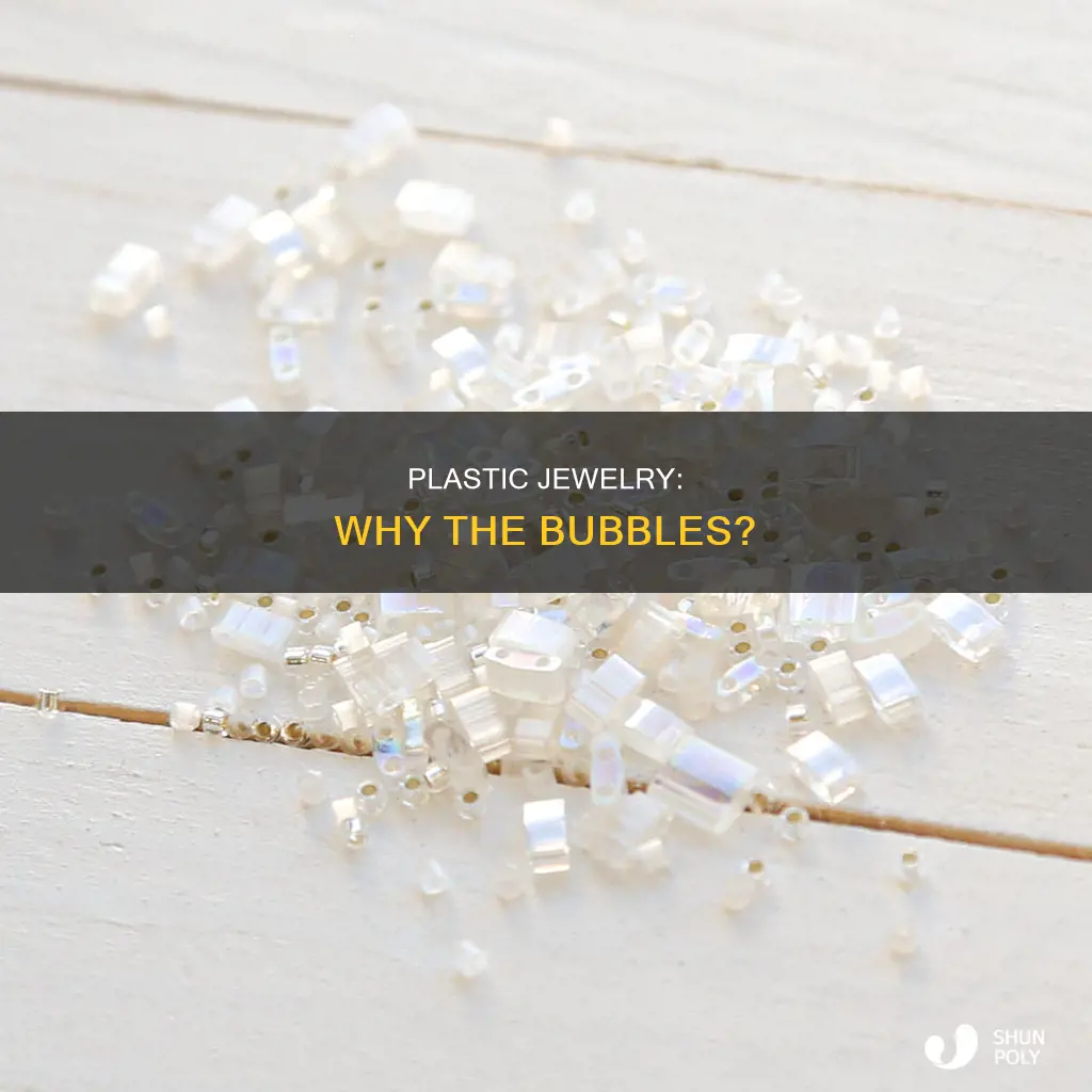 does plastic jewelry have bubbles in it