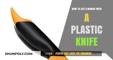 Safely Slice Mangoes: Easy Cutting Tips Using a Plastic Knife