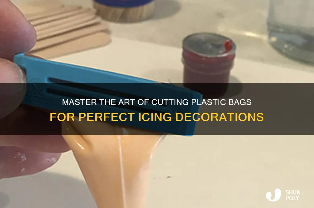 how to cut plastic bag for icing