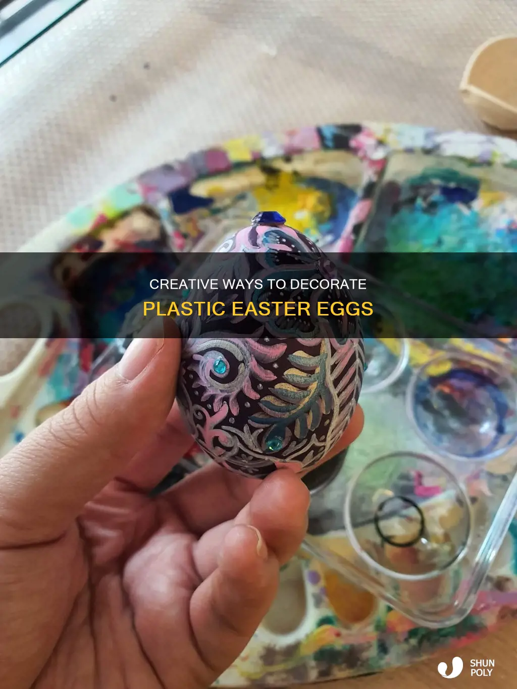 how to decorate a plastic easter egg