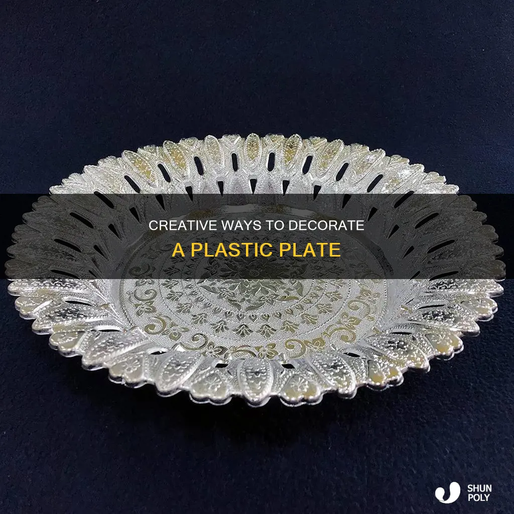 how to decorate a plastic plate