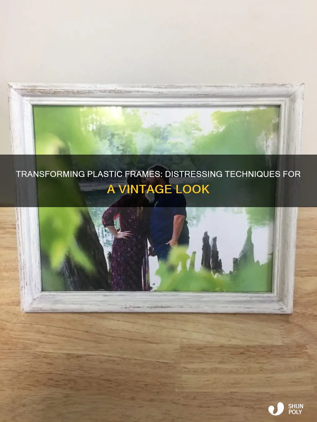 how to distress a plastic picture frame