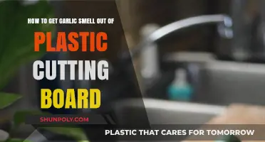 Eliminate Garlic Odor: Effective Tips for Plastic Cutting Board Cleaning