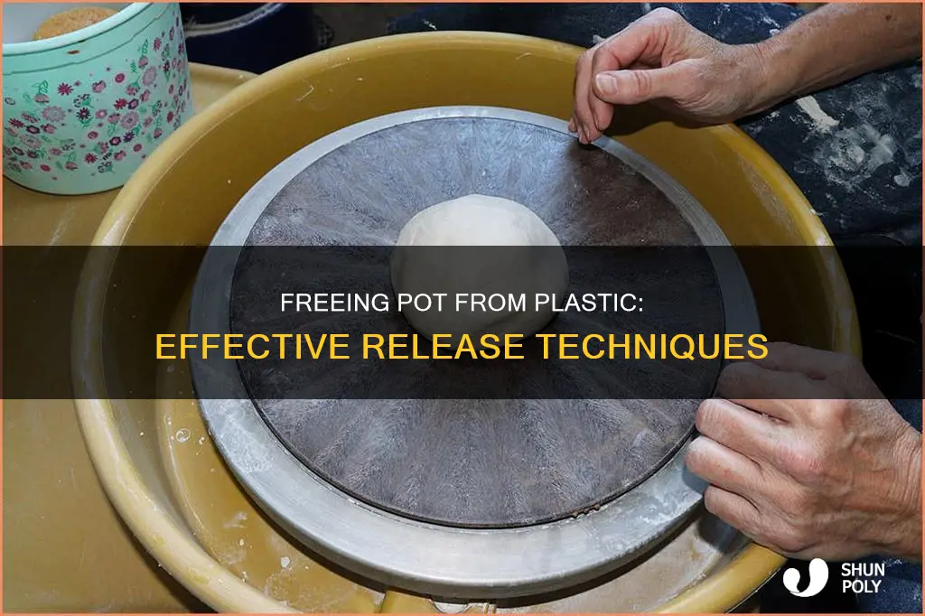 how to release pot from plastic bat