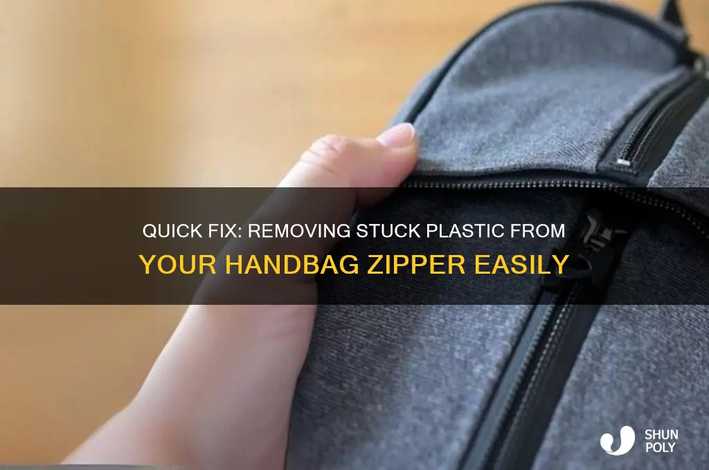 how to remove a plastic from zipper of handbag