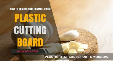 Eliminate Garlic Odor: Effective Tips for Plastic Cutting Board Cleaning