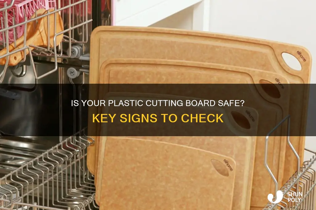 how to tell if plastic cutting board is safe
