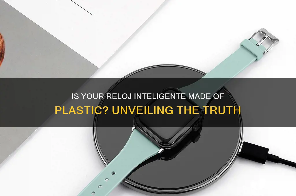 is reloj intligente made of plastic