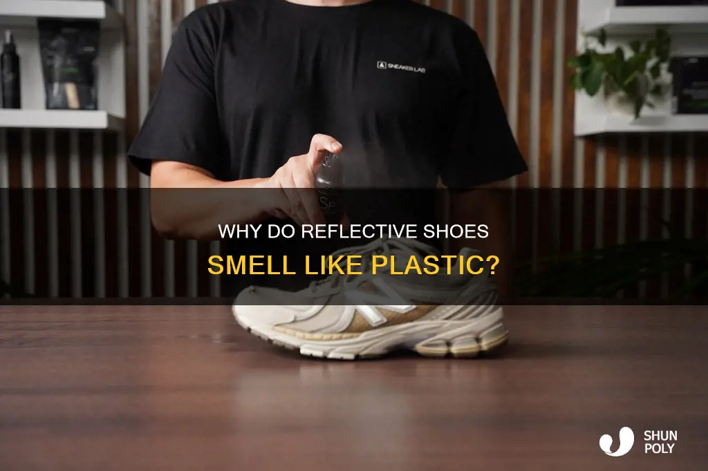 should reflective shoes smell like plastic