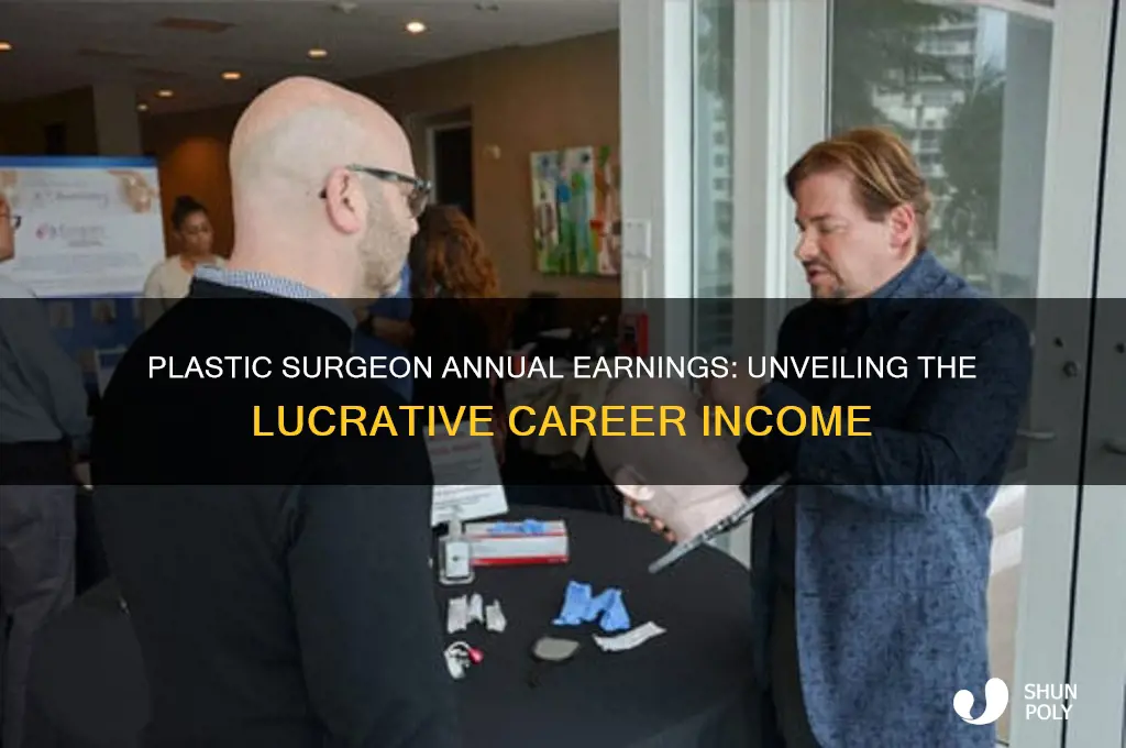 what does a plastic surgeon make a year