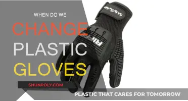 Protecting Food: When to Change Plastic Gloves