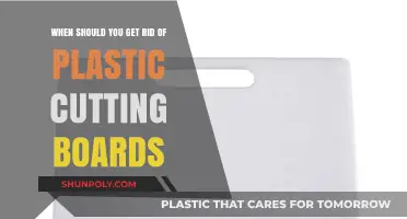 When to Replace Plastic Cutting Boards: Hygiene and Safety Tips